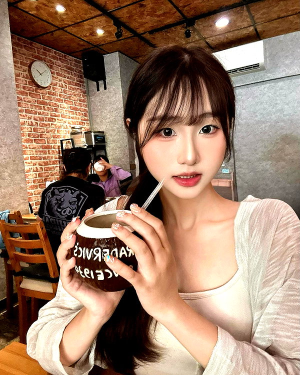 lai_931201 instagram image archive image