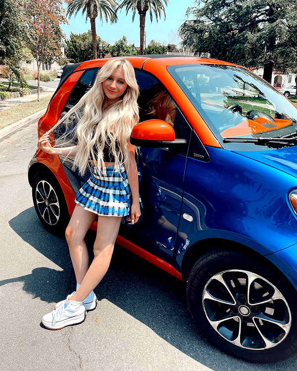 ellianawalmsley instagram image archive image