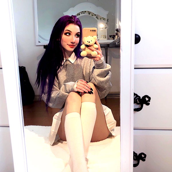 danielle.mercedie instagram image archive image