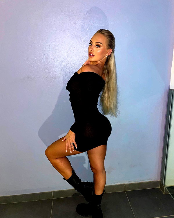 rhiannonbluee instagram image archive image