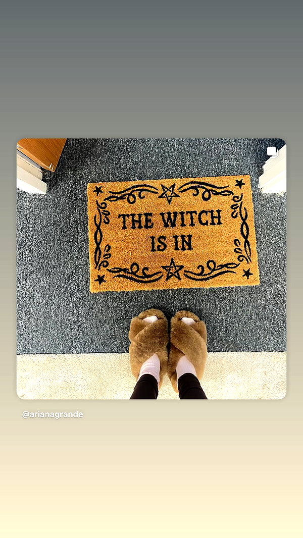 arianagrande instagram image archive image