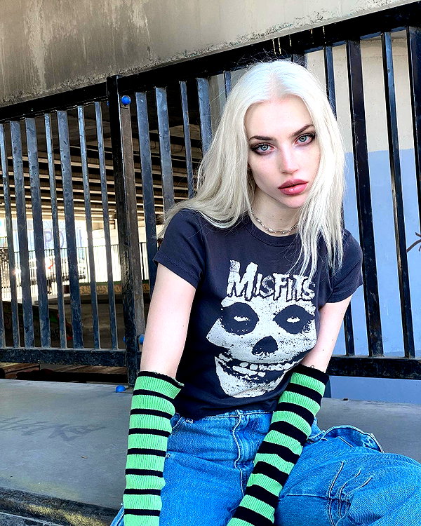 alien.hanna instagram image archive image