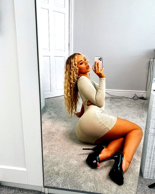 rhiannonbluee instagram image archive image