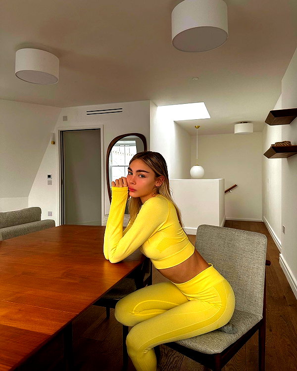 maya.keyy instagram image archive image