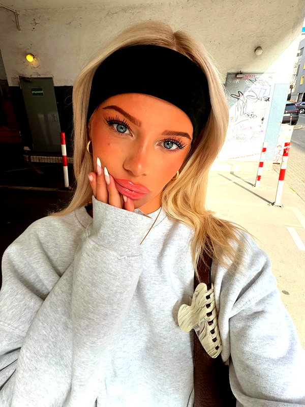 sophiecharlotth instagram image archive image