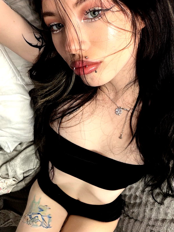 mia_goth2004 instagram image archive image