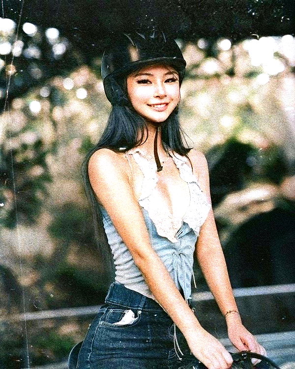 ll.lu1s instagram image archive image