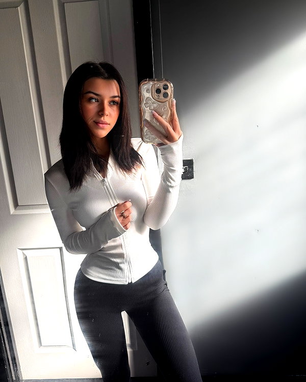 elerievans123 instagram image archive image