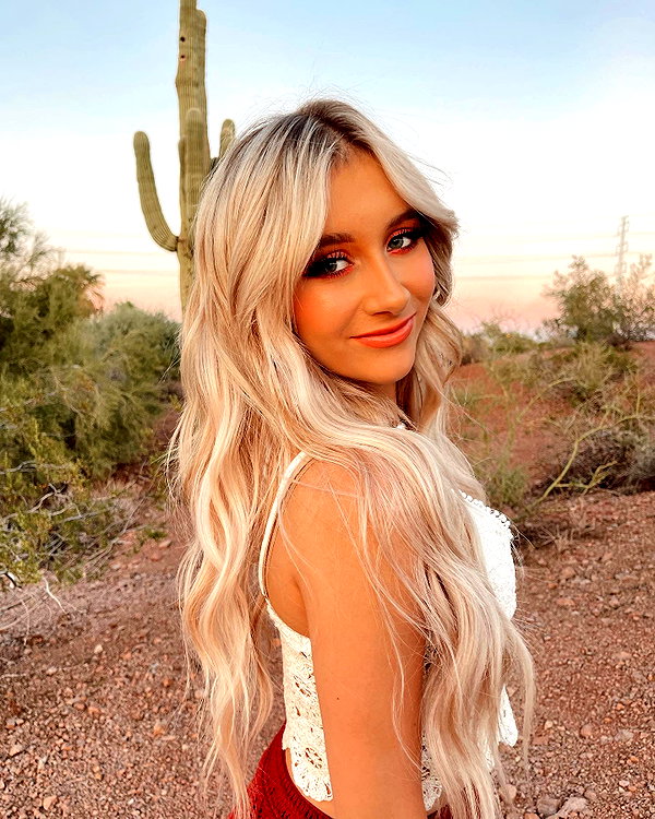 ellianawalmsley instagram image archive image