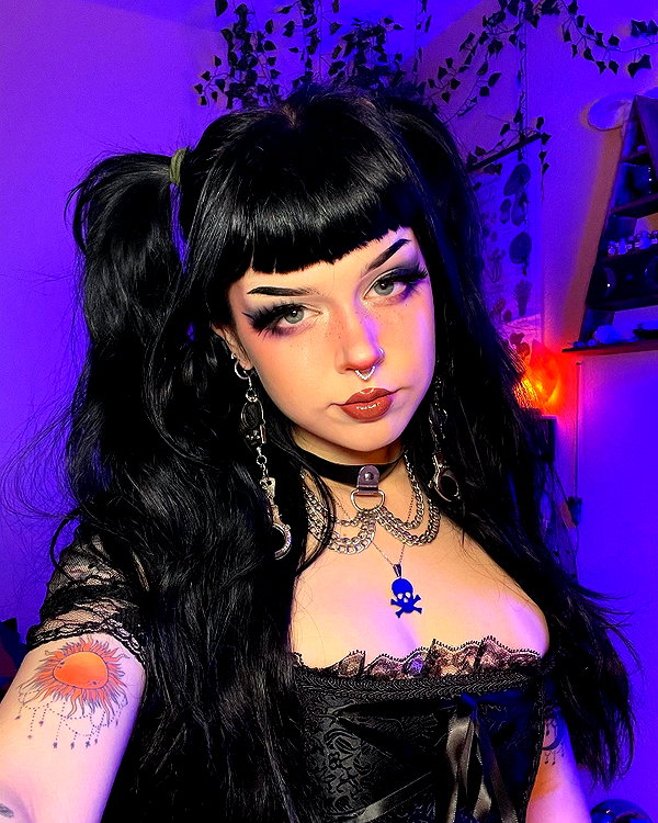 yeahimcaroline instagram image archive image