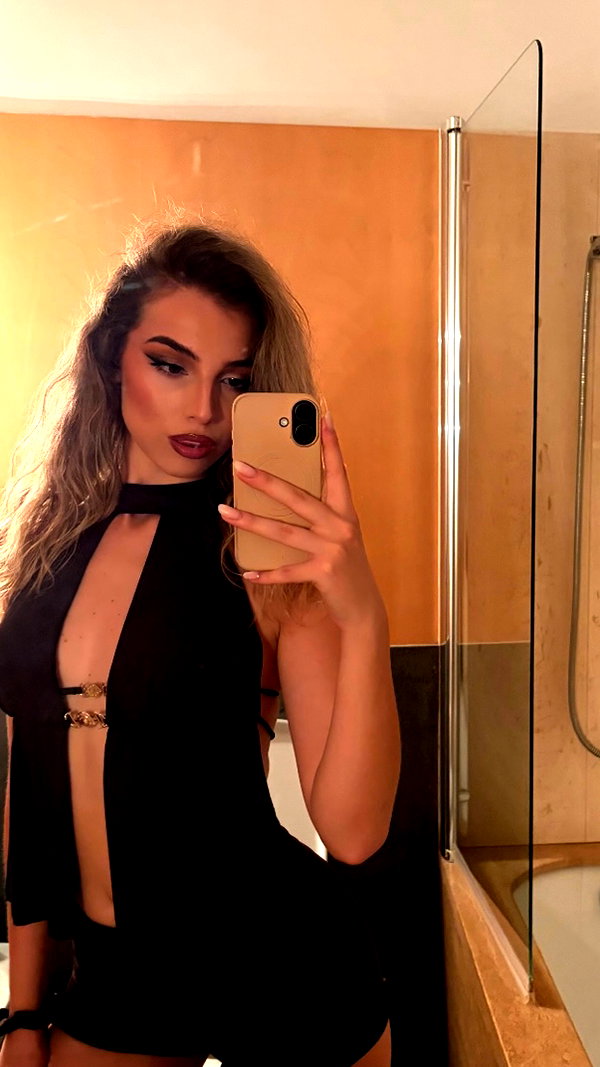 ariannachiaravalle_ instagram image archive image