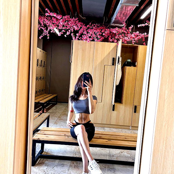 indra0102_ instagram image archive image