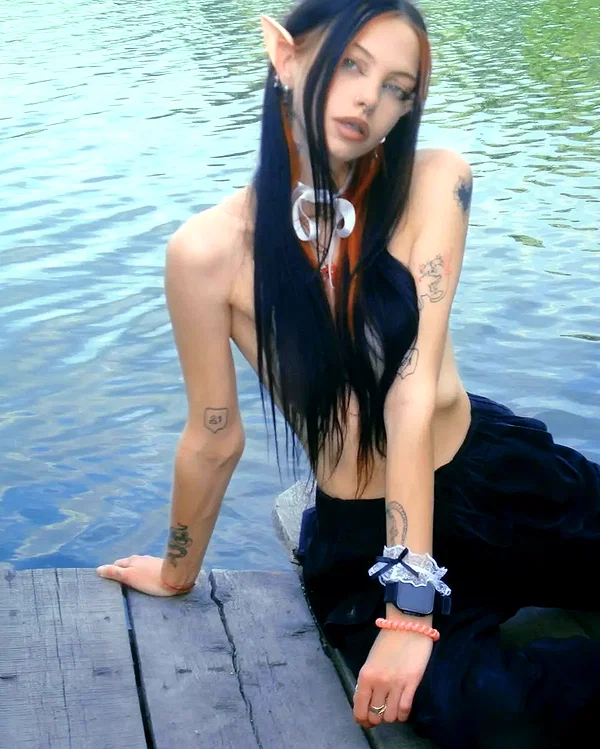 chica.niebla instagram image archive image