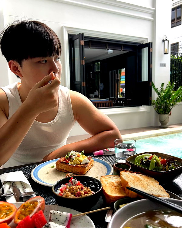 ll.lu1s instagram image archive image