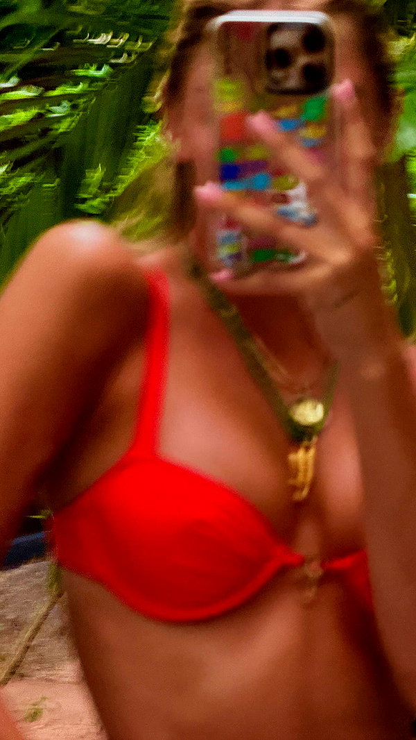 maya.keyy instagram image archive image