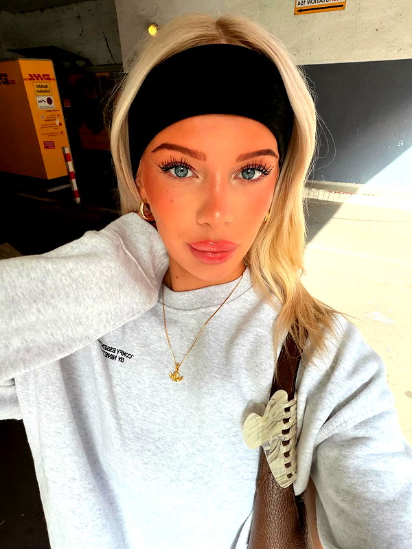 sophiecharlotth instagram image archive image