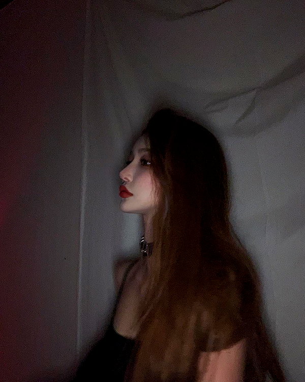 Archived image from @heroineseen on Instagram