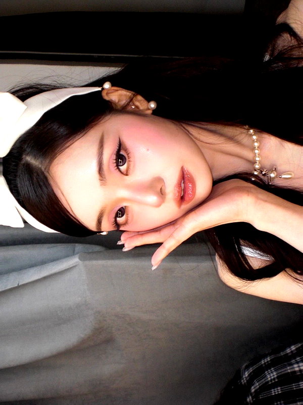 dear.zia instagram image archive image