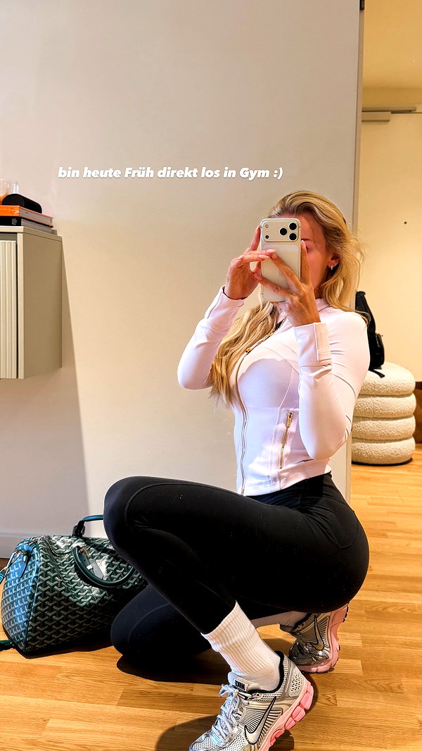 alexis.blond instagram image archive image