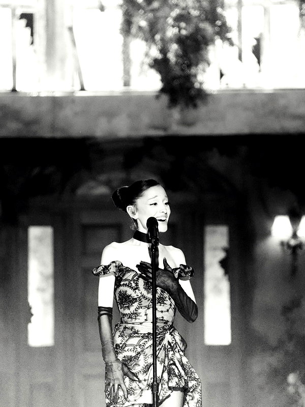 arianagrande instagram image archive image