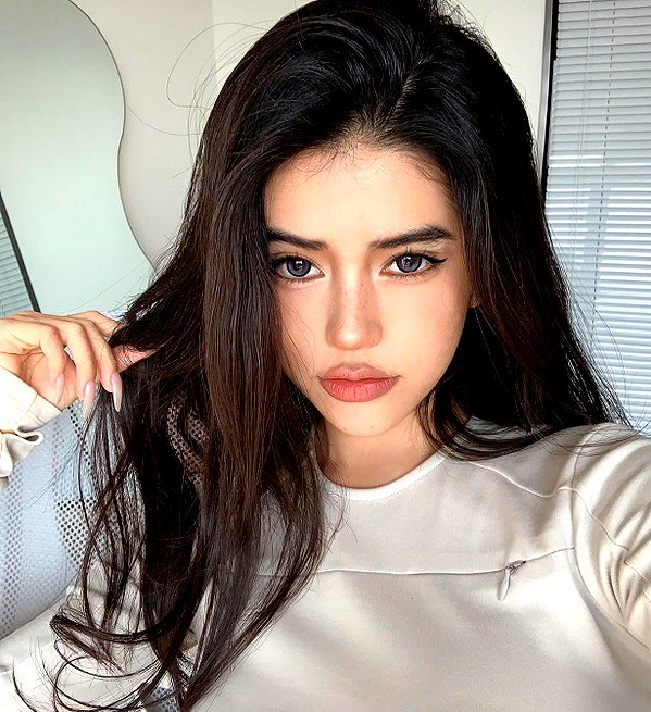 baddiesessence instagram image archive image