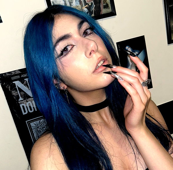 ayash.hila instagram image archive image