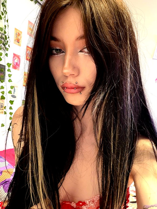 mia_goth2004 instagram image archive image