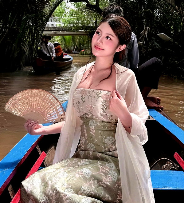 lyhythuedoxinh instagram image archive image