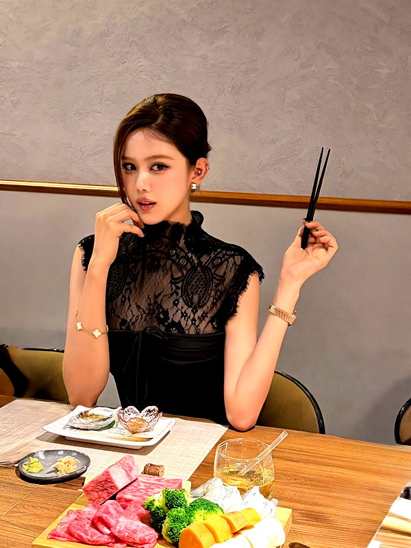 lyhythuedoxinh instagram image archive image