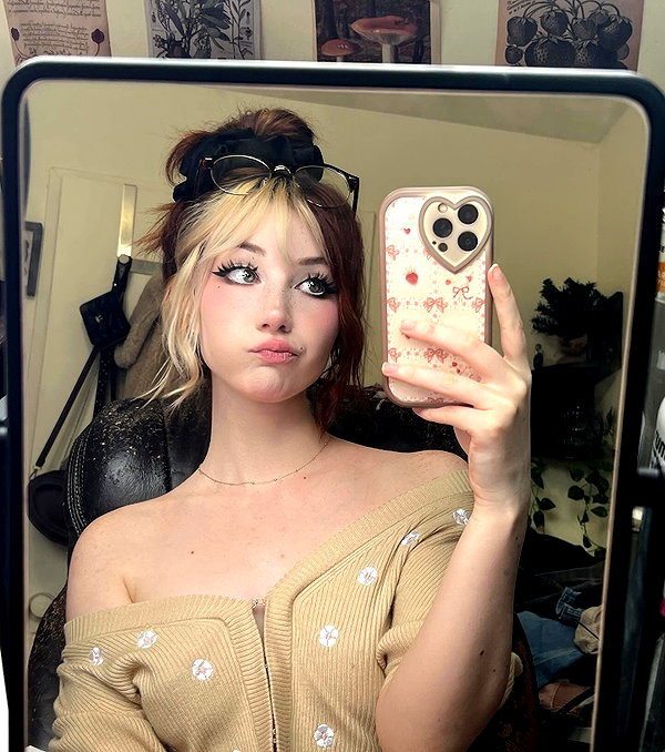 danielle.mercedie instagram image archive image