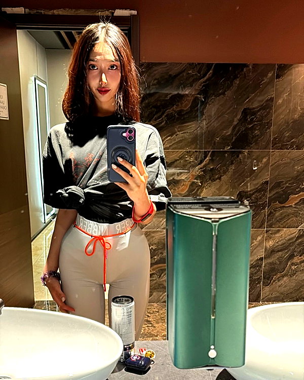 indra0102_ instagram image archive image