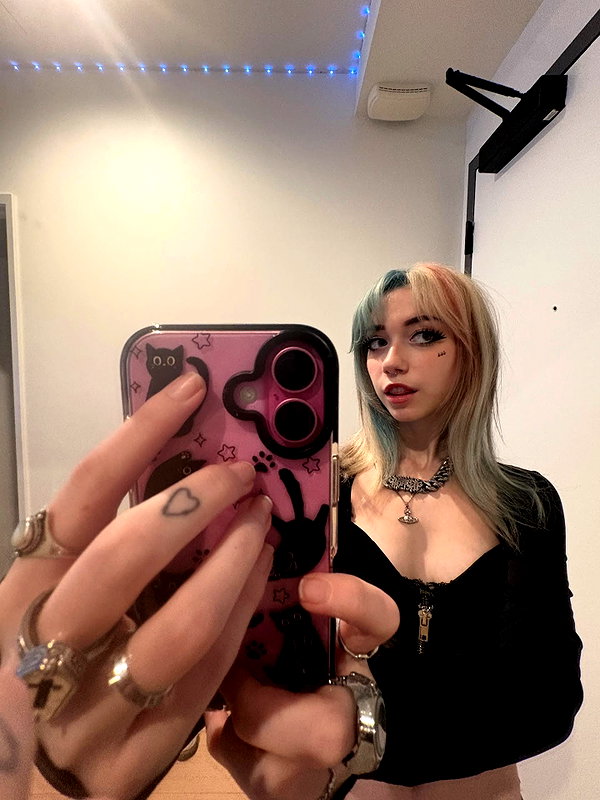 Archived image from @iluvmeww on Instagram
