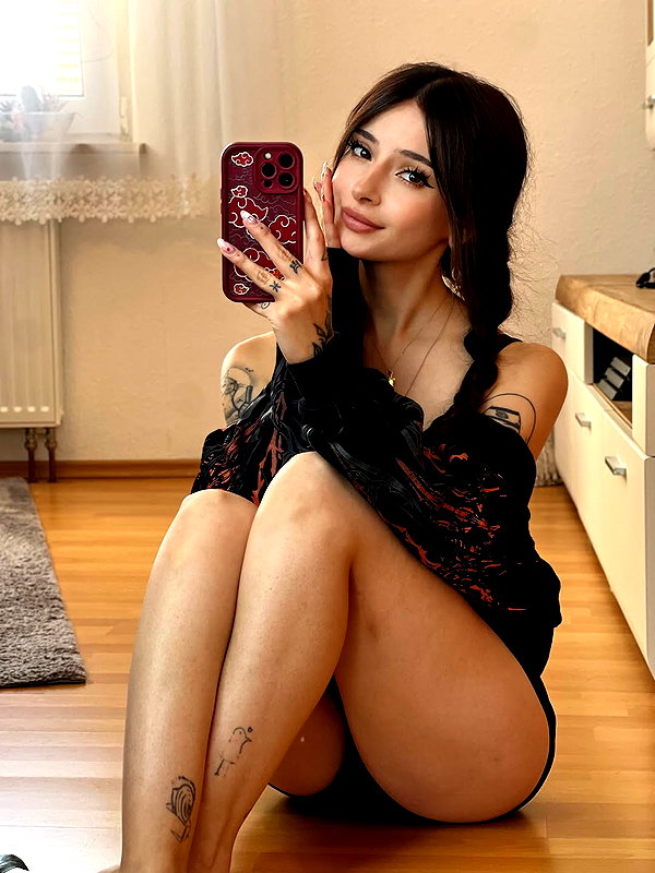 cata.leyah instagram image archive image