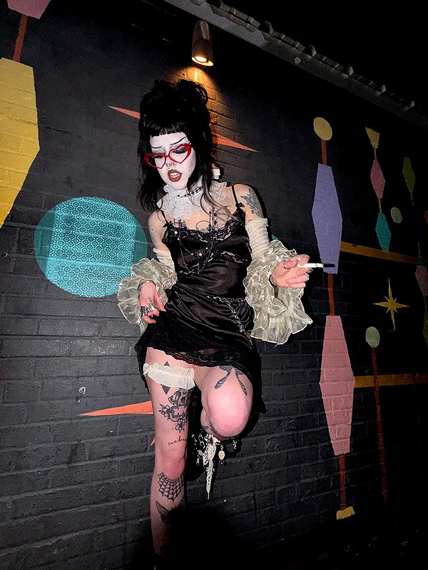 yeahimcaroline instagram image archive image