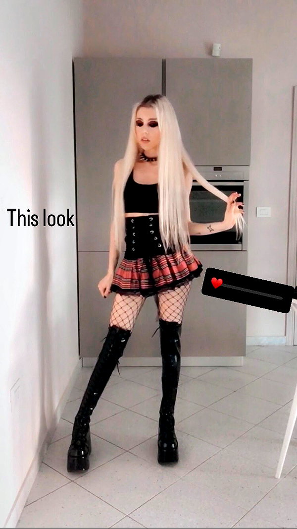 roxiechelon2 archive image