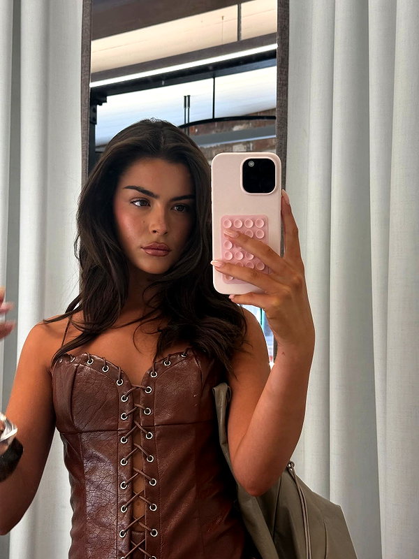 oliviaphillipps instagram image archive image