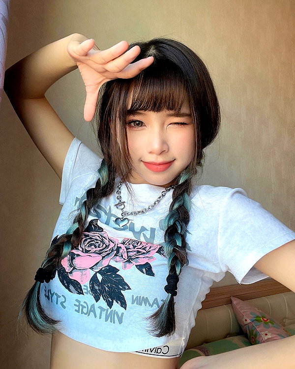e.shao_417 instagram image archive image
