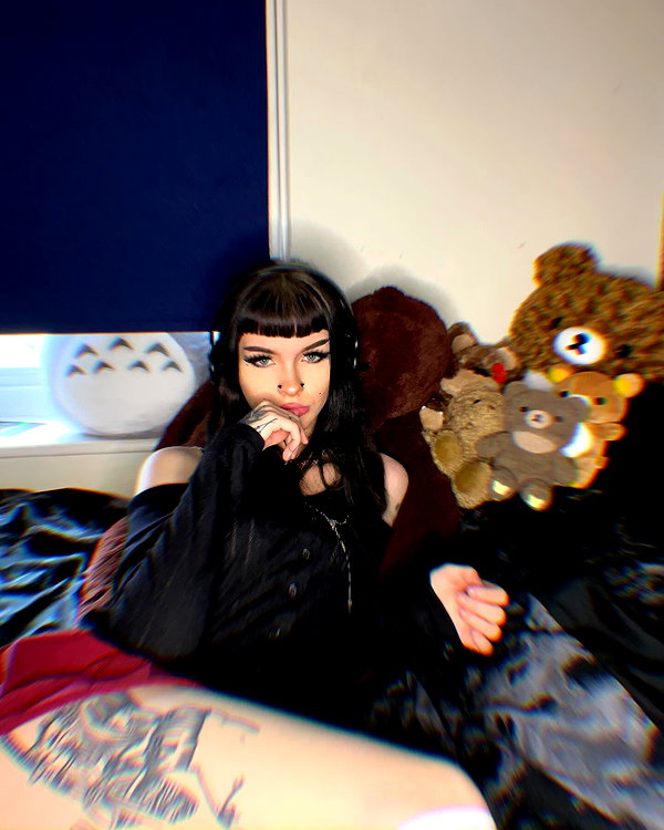 alice_hez instagram image archive image