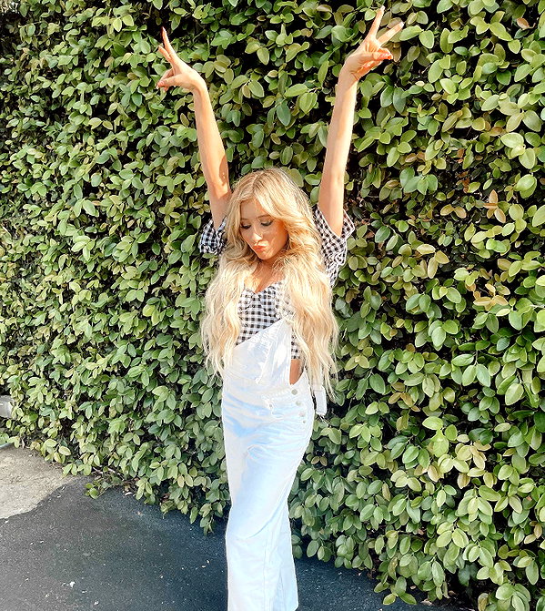 ellianawalmsley instagram image archive image