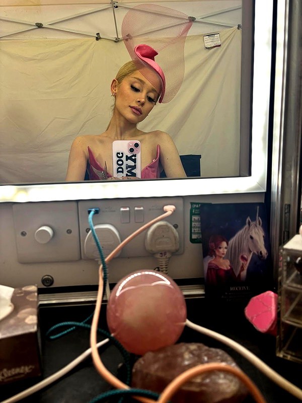 arianagrande instagram image archive image