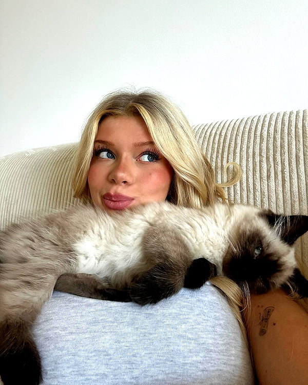 sophiecharlotth instagram image archive image