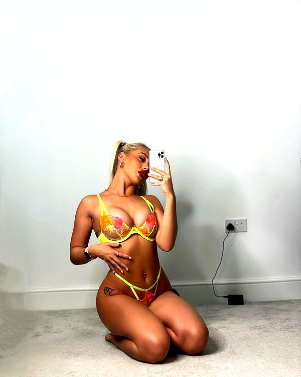 rhiannonbluee instagram image archive image