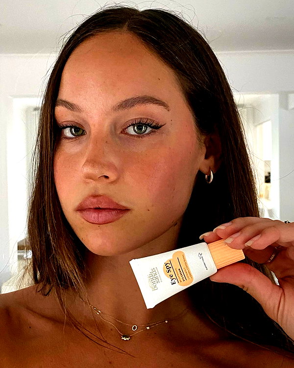 olivia.mathers instagram image archive image