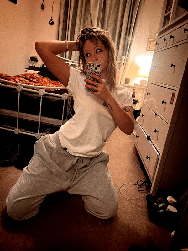 _femalien instagram image archive image