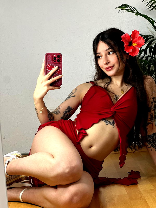 cata.leyah instagram image archive image
