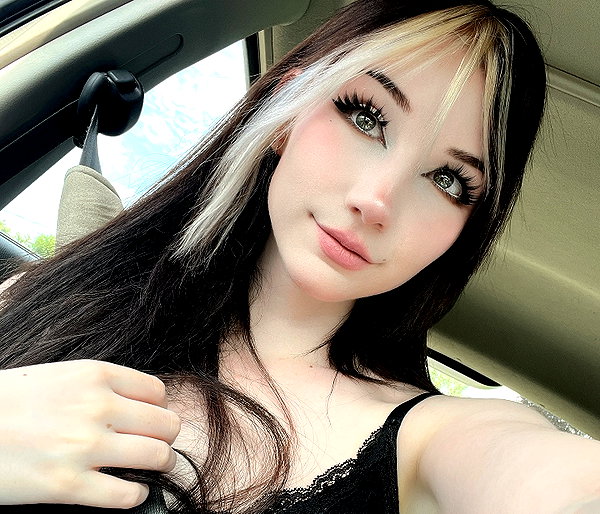 danielle.mercedie instagram image archive image
