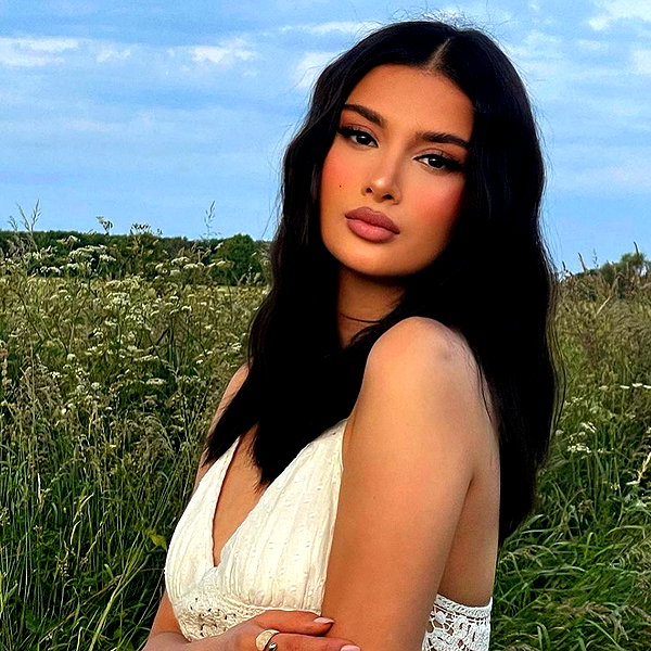 baddiesessence instagram image archive image