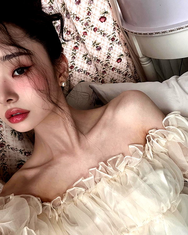 dear.zia instagram image archive image