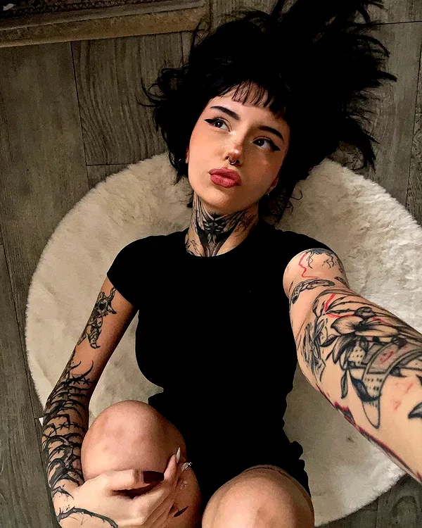 chica.niebla instagram image archive image