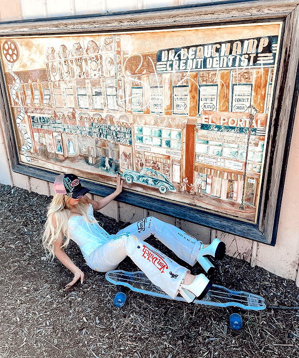 ellianawalmsley instagram image archive image